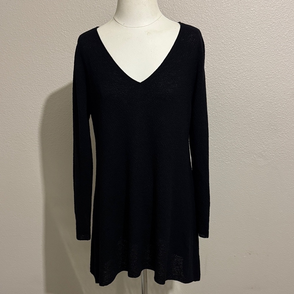 Eileen Fisher V-Neck 100% Wool Sweater Tunic Length Lightweight Classic Elegant